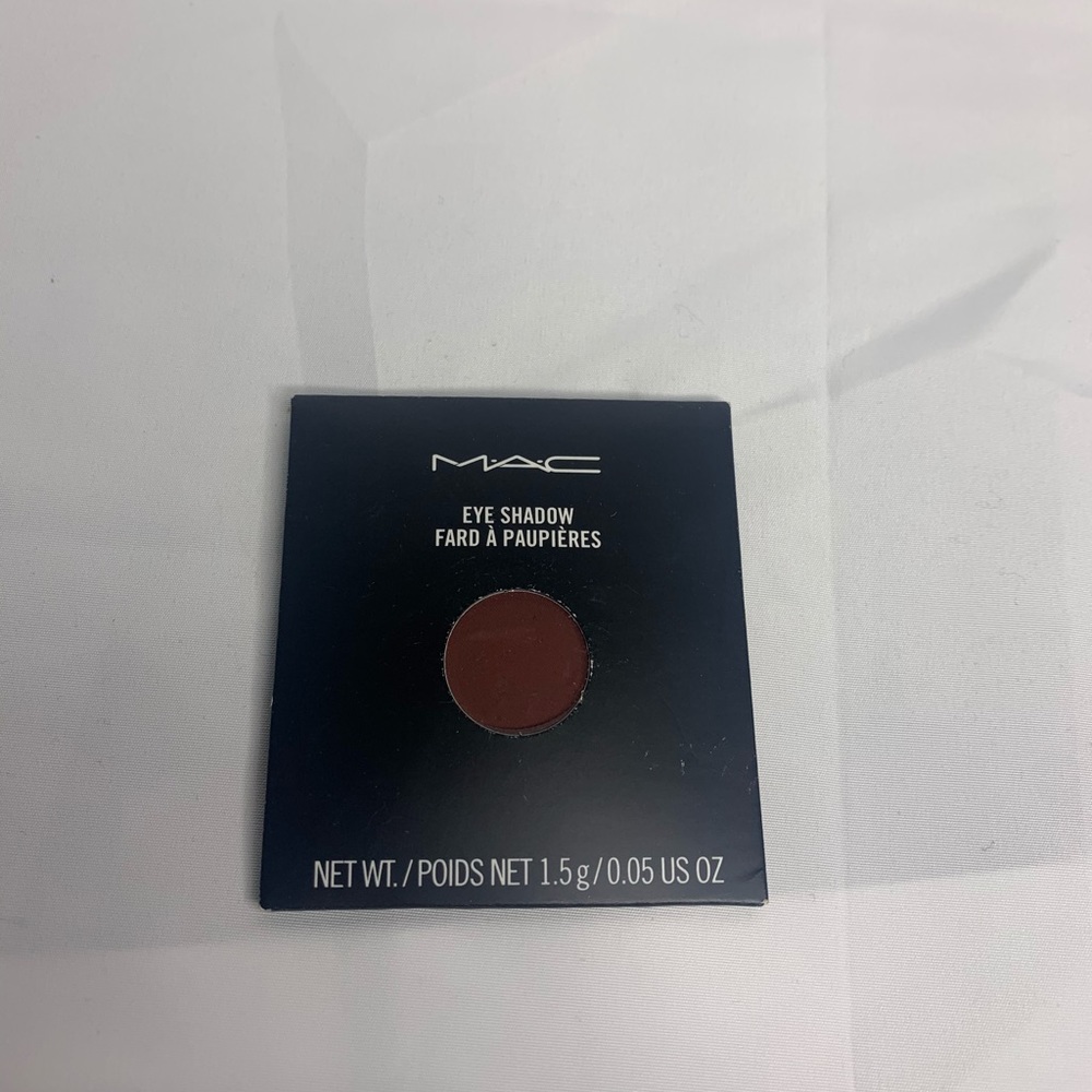 MAC EYESHADOW pan refill in IM INTO IT